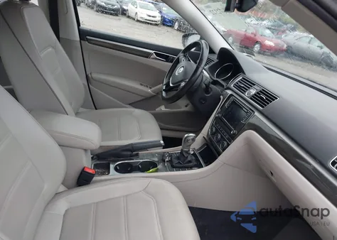 2017 Volkswagen Passat 1.8T Se z USA, uszkodzony, nr VIN 1VWGT7A36HC067300